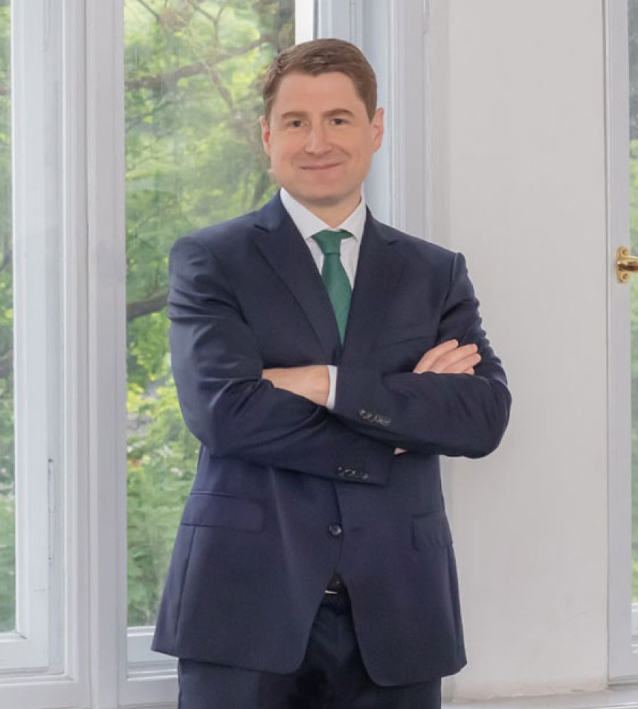 Dr. Ferdinand Neumayer